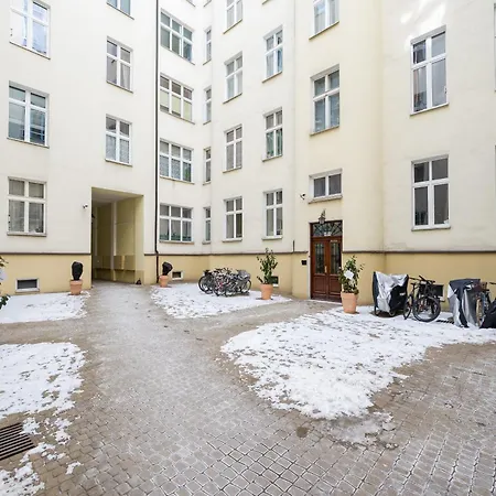 W Kamienicy Primadonny Warszawa